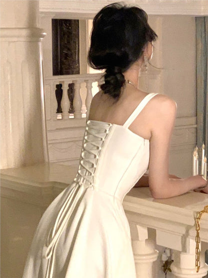 Beautifully Finished Dress in a Timeless Design