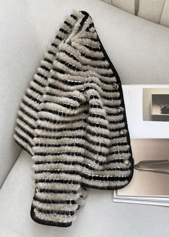 Effortlessly Elegant Jacket with a Timeless Design