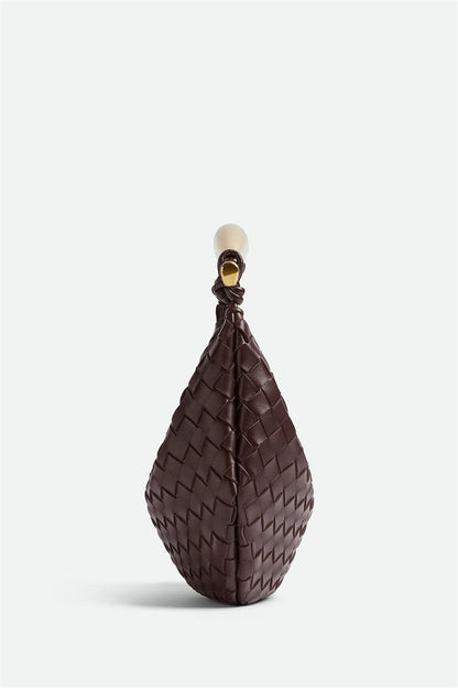Well Tailored Bag with a Graceful Silhouette