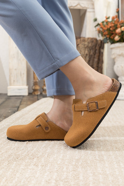 Gracefully Styled Garment for Any Occasion