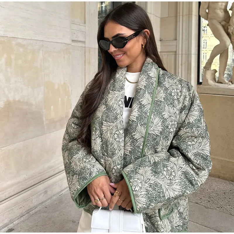 Effortlessly Elegant Jacket with a Timeless Design