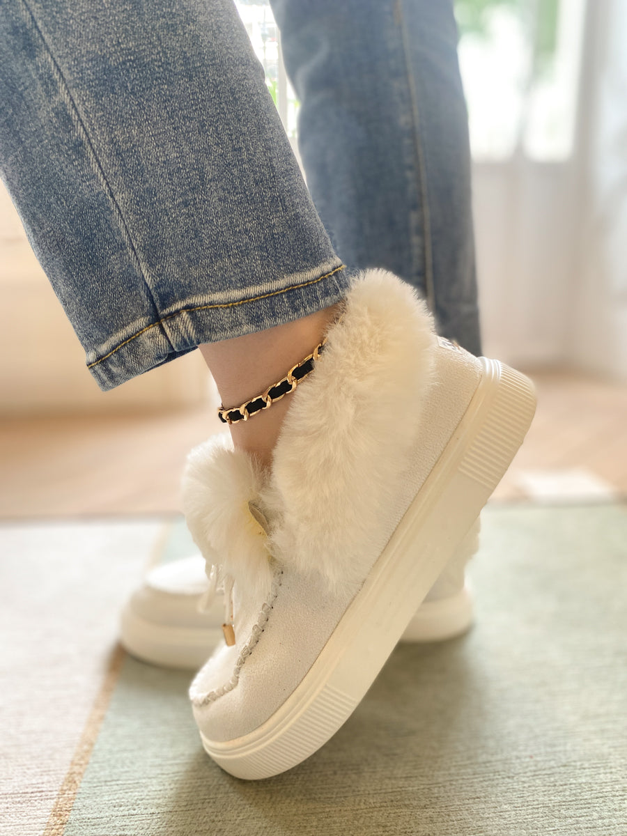 Sophisticated Garment with a Clean Classic Look