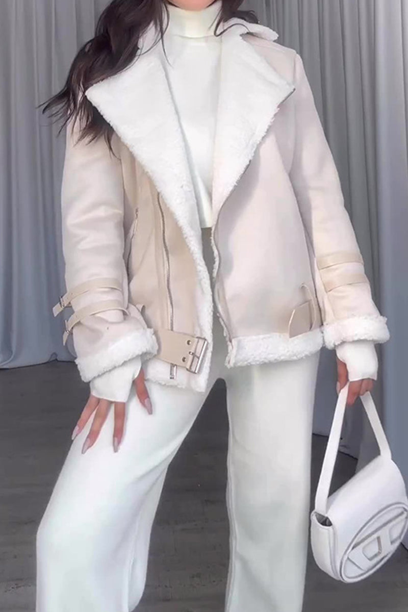 Effortlessly Elegant Garment with a Timeless Design