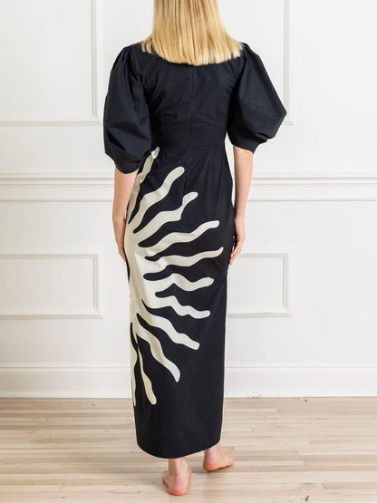 Effortlessly Elegant Dress with a Timeless Design