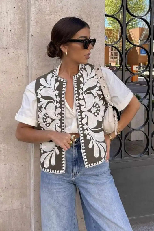 Beautifully Finished Coat in a Timeless Design