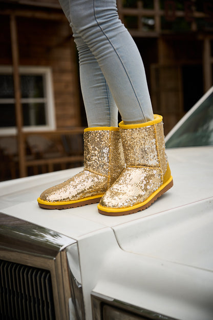 Well Tailored Boots with a Graceful Silhouette