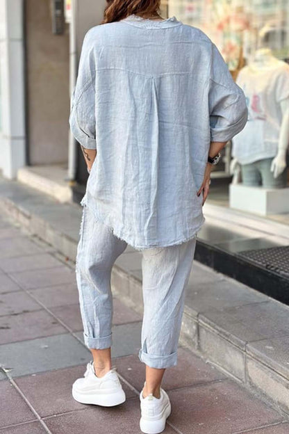 Effortlessly Elegant Pants with a Timeless Design