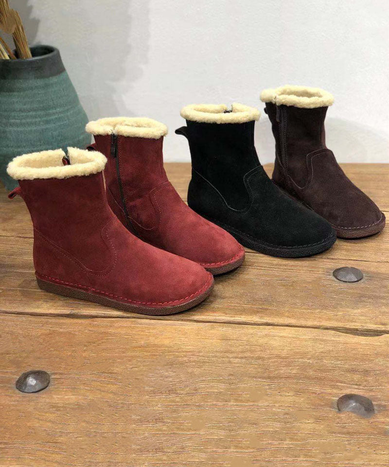 Effortlessly Elegant Boots with a Timeless Design