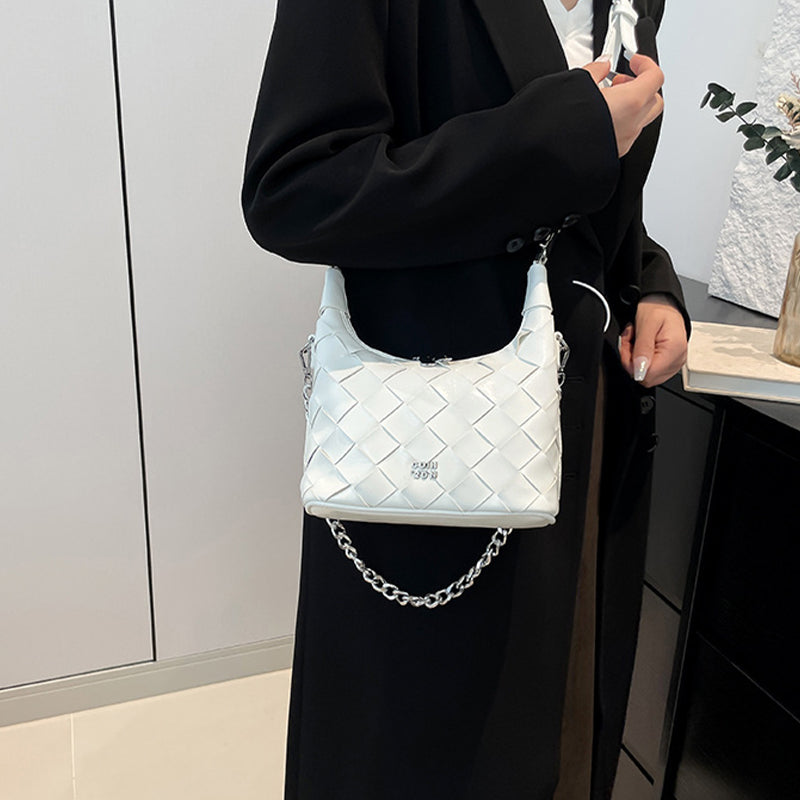 Gracefully Styled Bag for Any Occasion