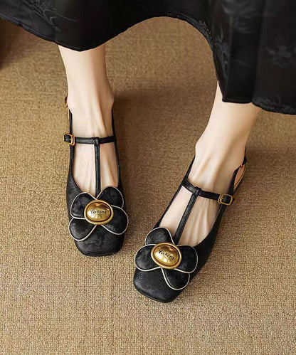 Effortlessly Elegant Shoes with a Timeless Design
