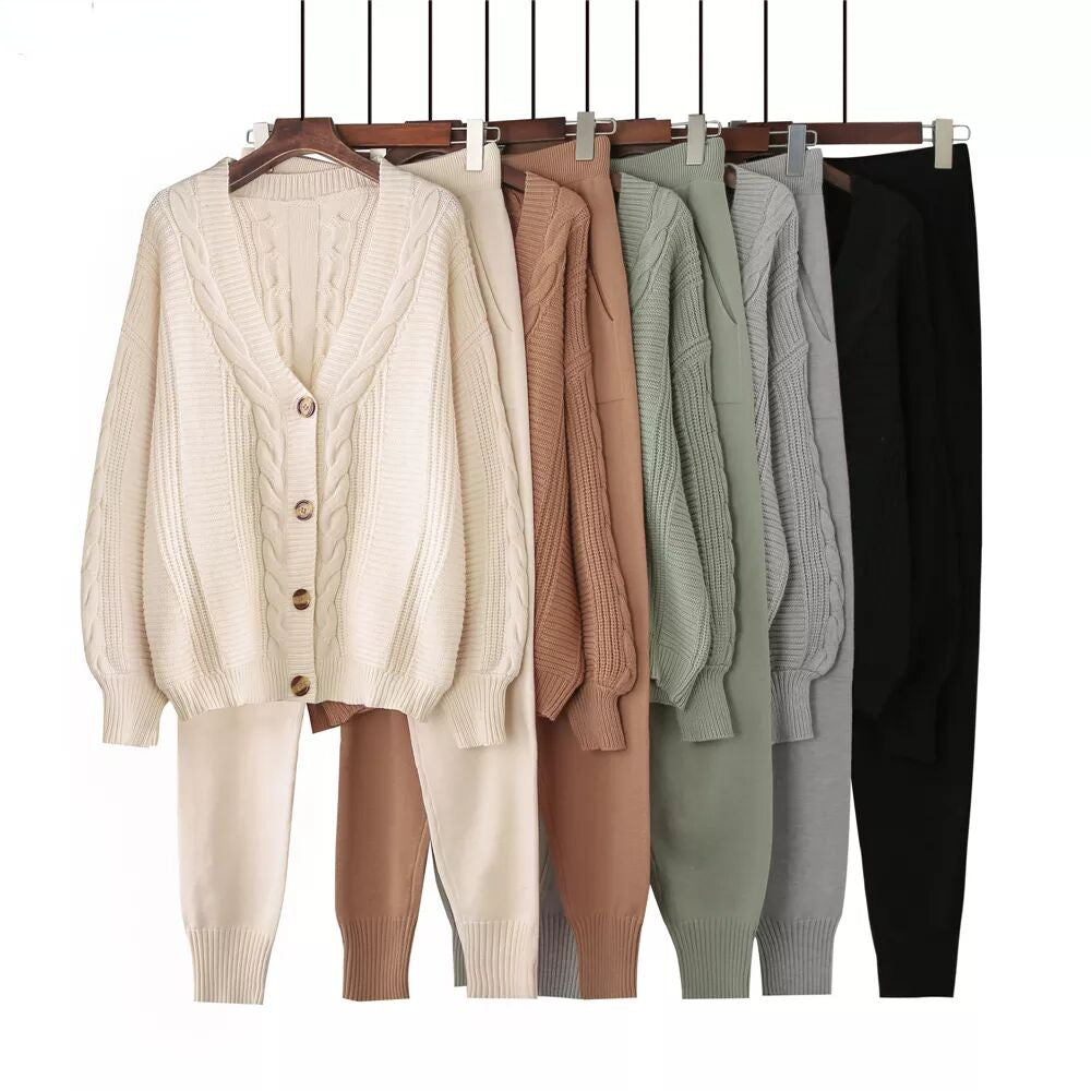 Well Tailored Cardigan with a Graceful Silhouette