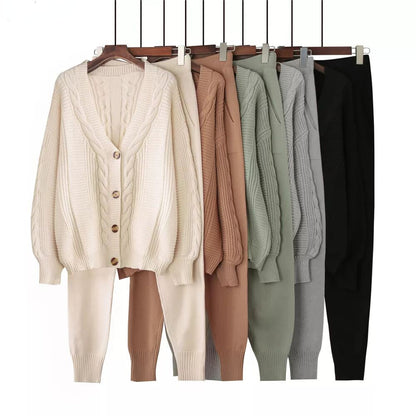 Well Tailored Cardigan with a Graceful Silhouette