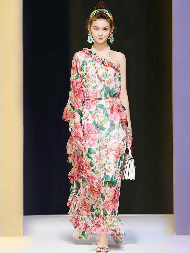 Well Tailored Dress with a Graceful Silhouette