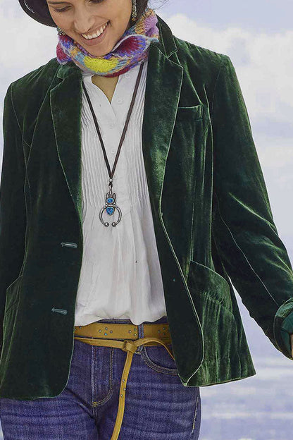 Well Tailored Jacket with a Graceful Silhouette