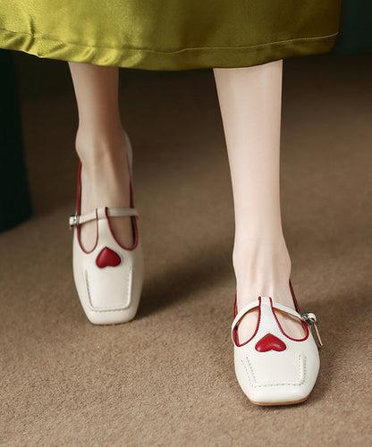 Effortlessly Elegant Shoes with a Timeless Design