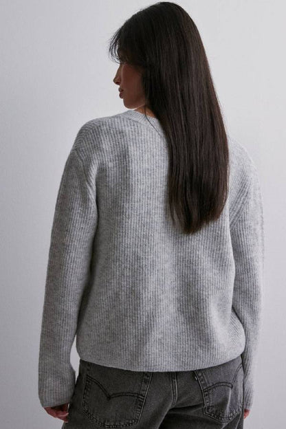 Gracefully Styled Garment for Any Occasion