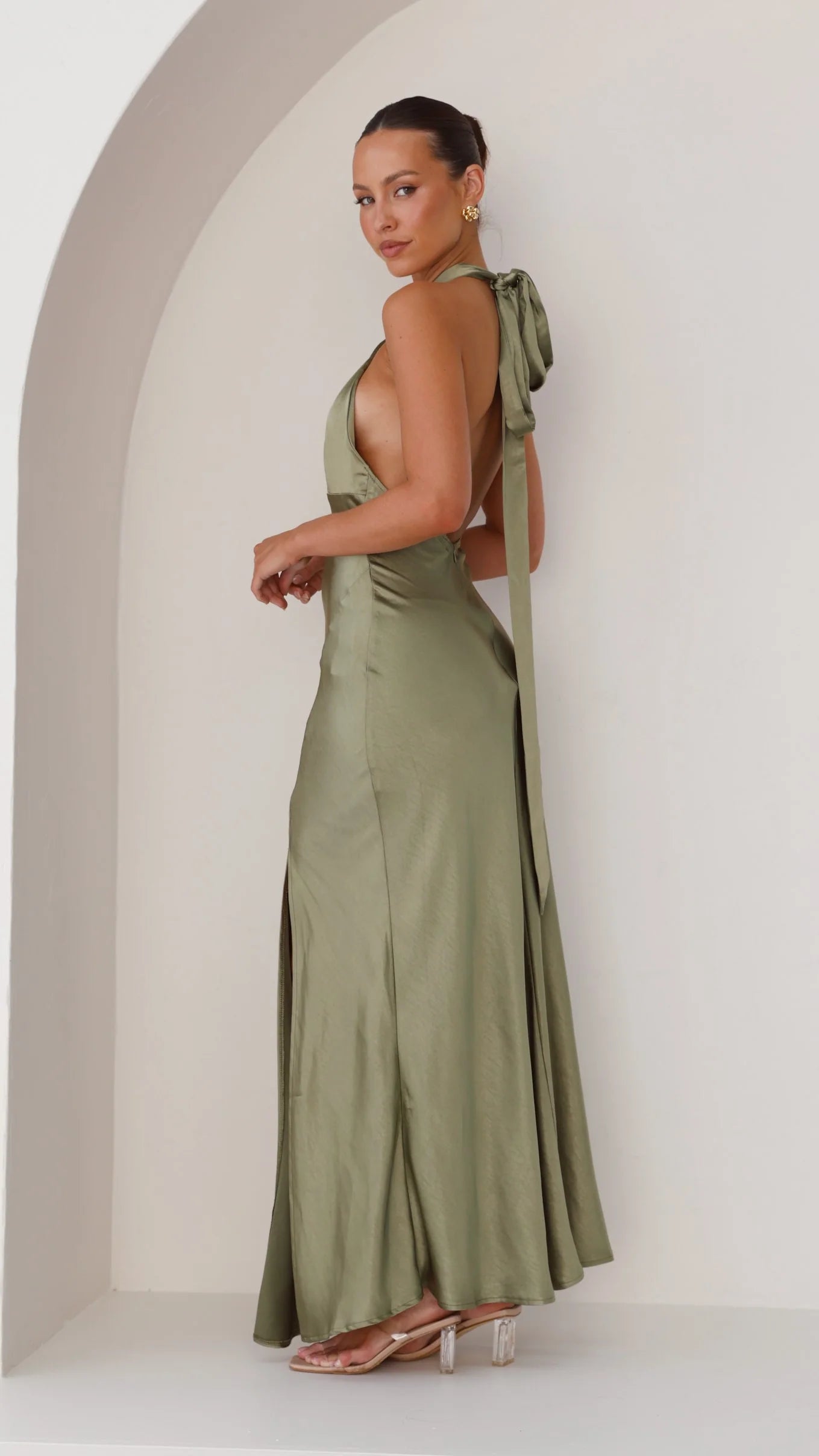 Beautifully Finished Dress in a Timeless Design