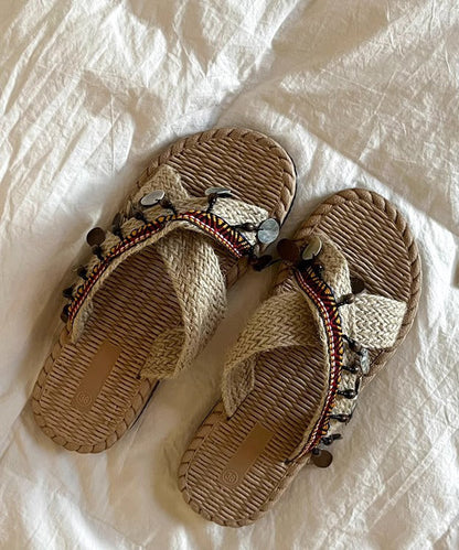 Well Tailored Sandals with a Graceful Silhouette