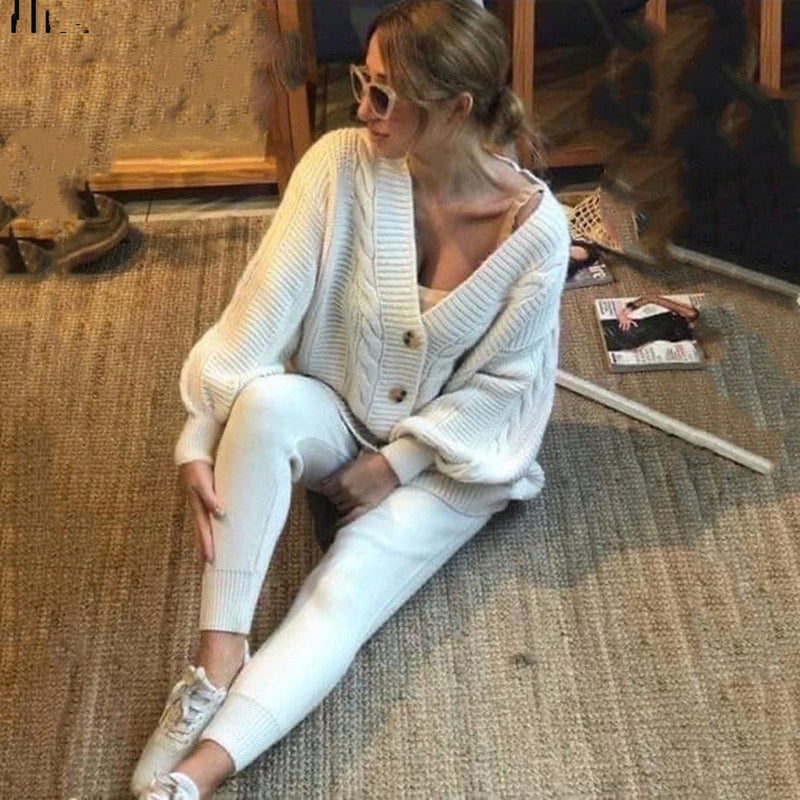 Classic Vintage Cardigan with a Flattering Fit