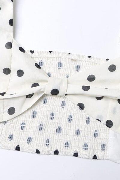 Effortlessly Elegant Garment with a Timeless Design