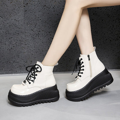Effortlessly Elegant Boots with a Timeless Design