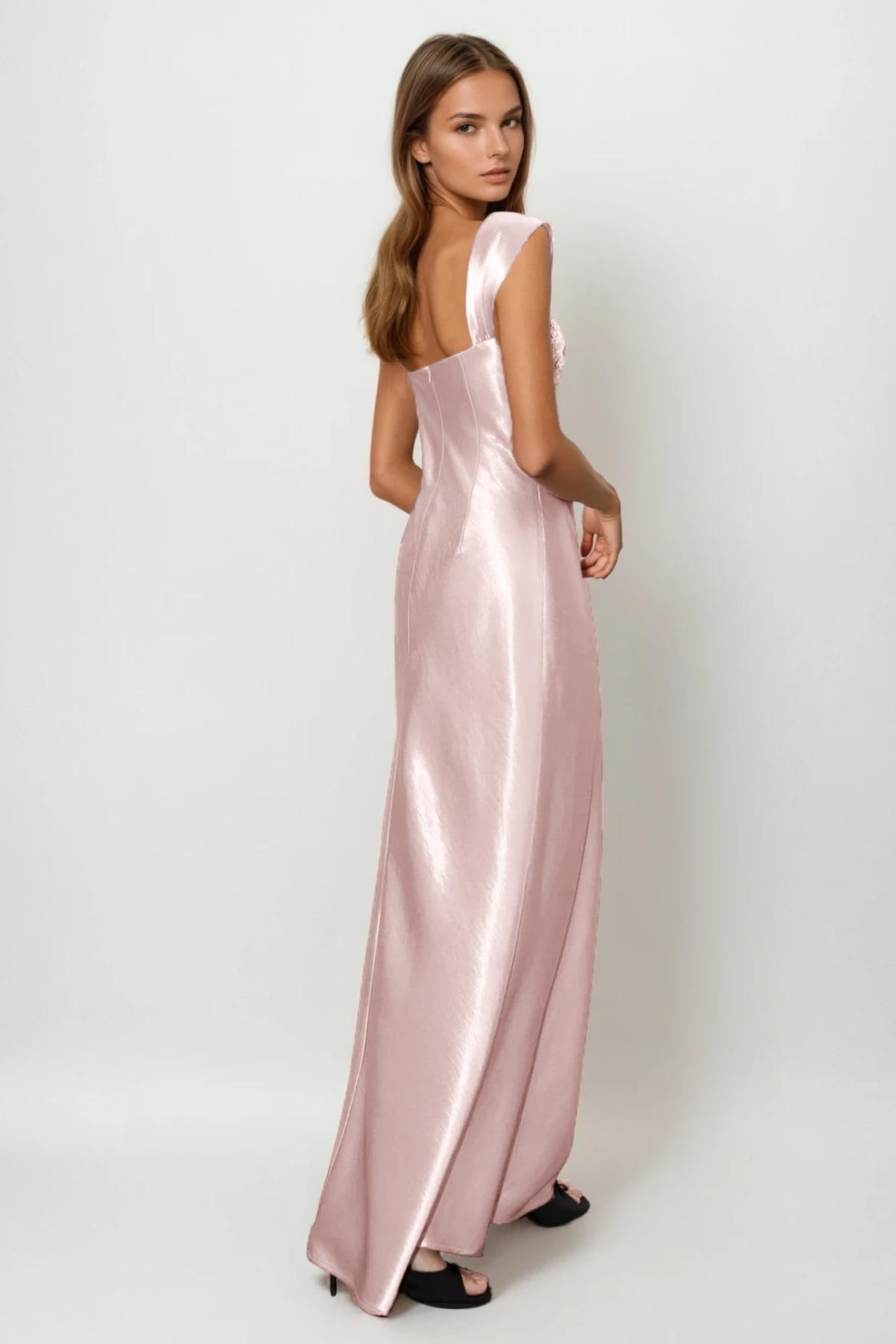 Well Tailored Dress with a Graceful Silhouette