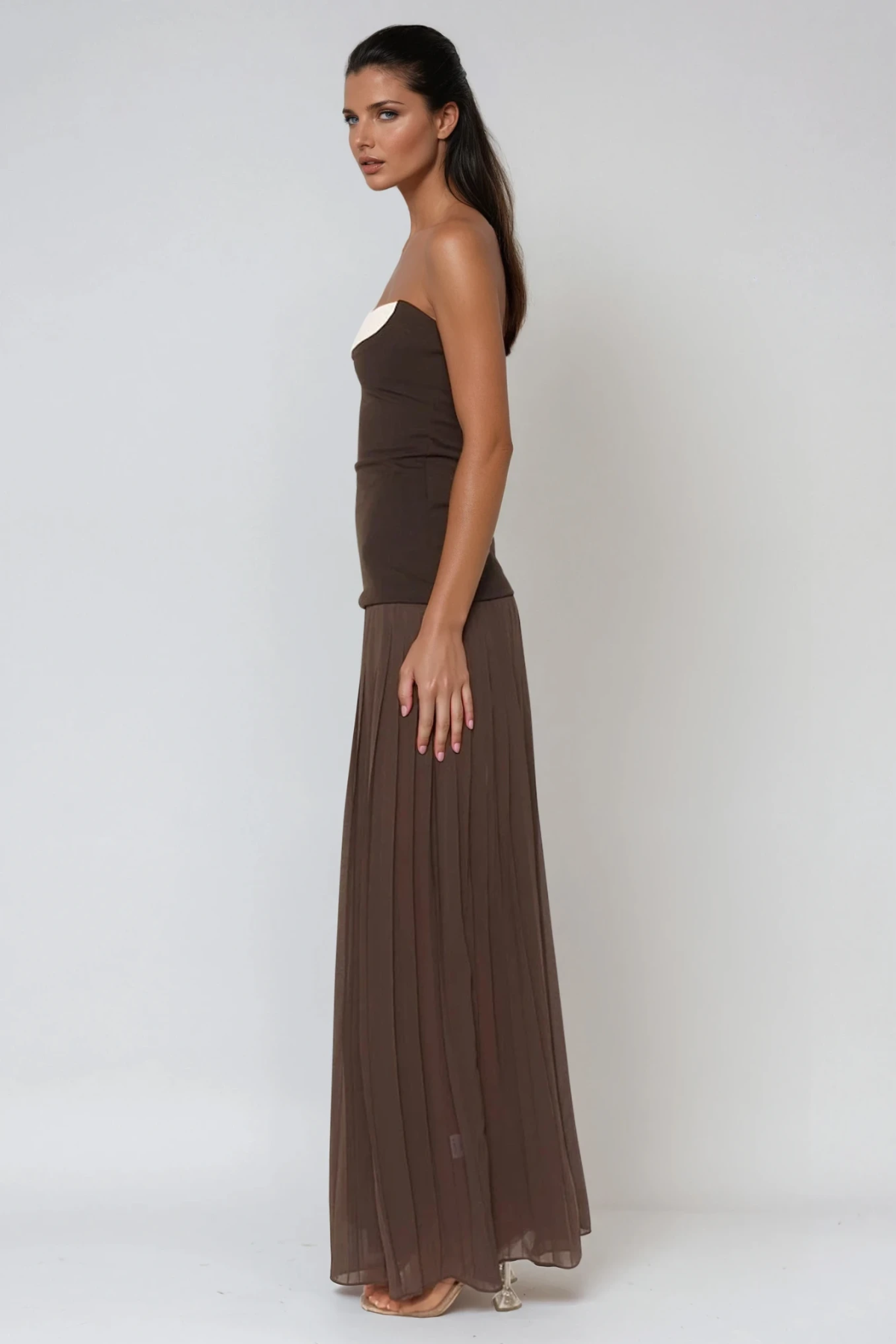 Beautifully Finished Dress in a Timeless Design