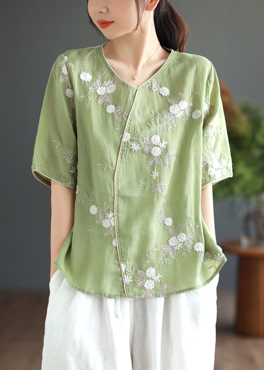 Well Tailored Top with a Graceful Silhouette