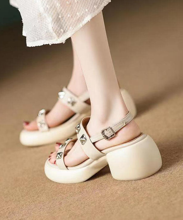 Well Tailored Sandals with a Graceful Silhouette