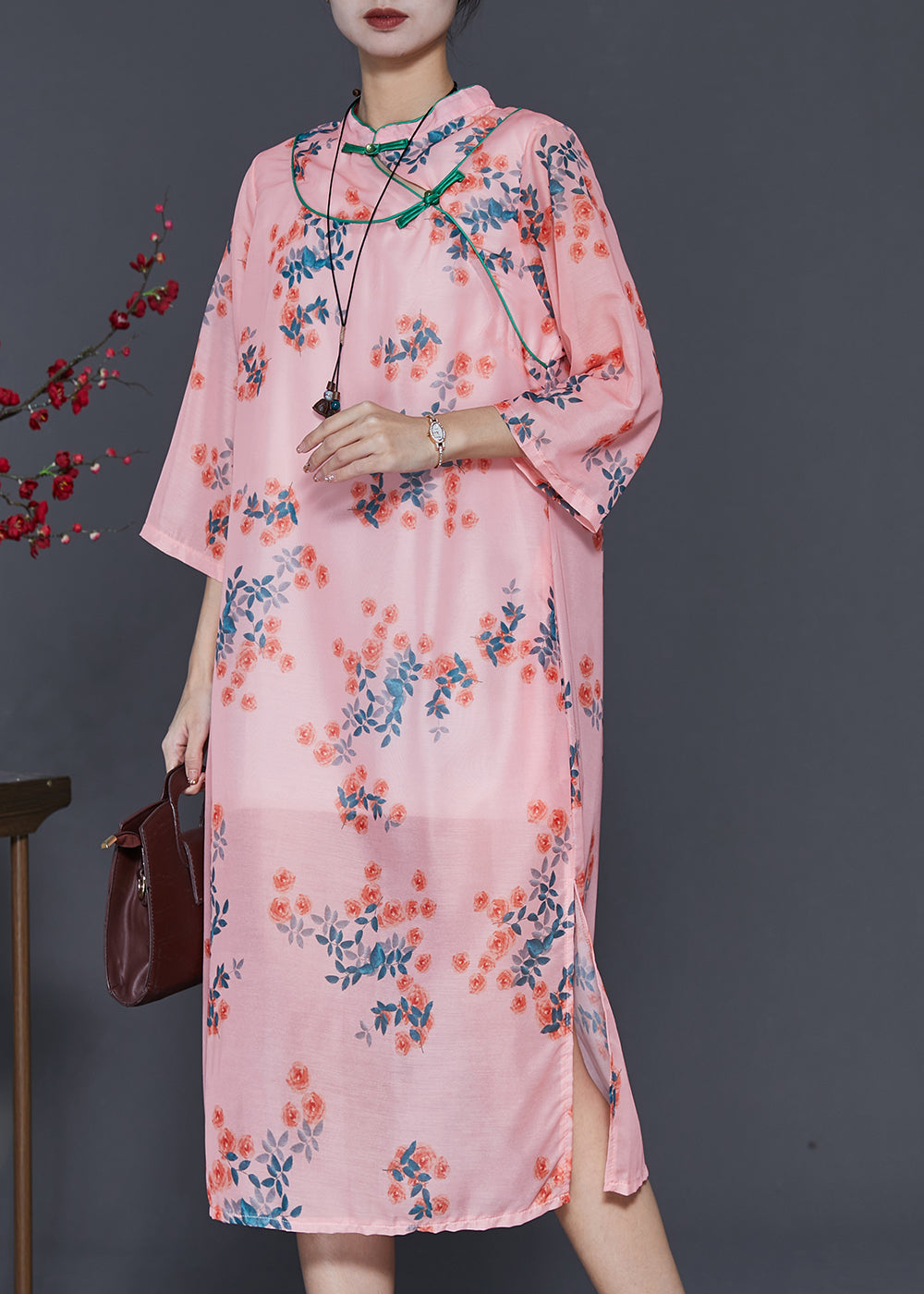 Beautifully Finished Dress in a Timeless Design