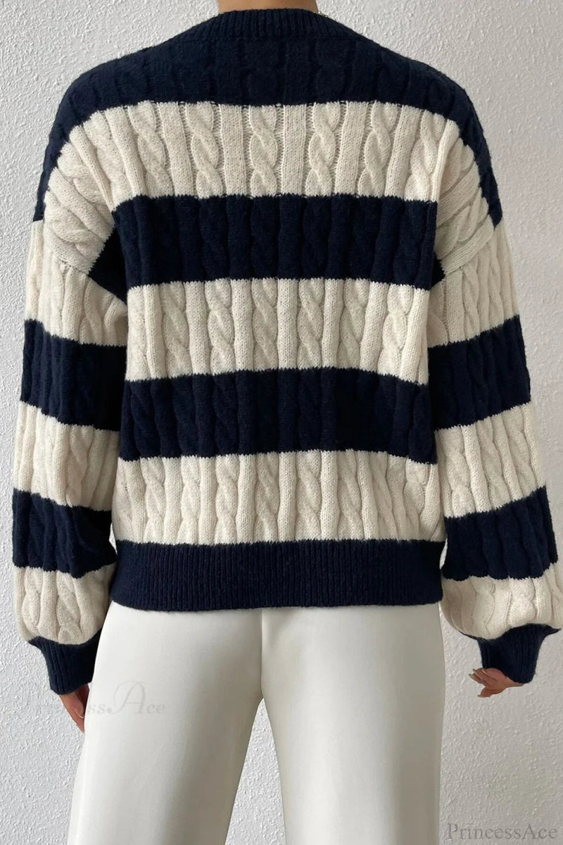 Effortlessly Elegant Sweater with a Timeless Design