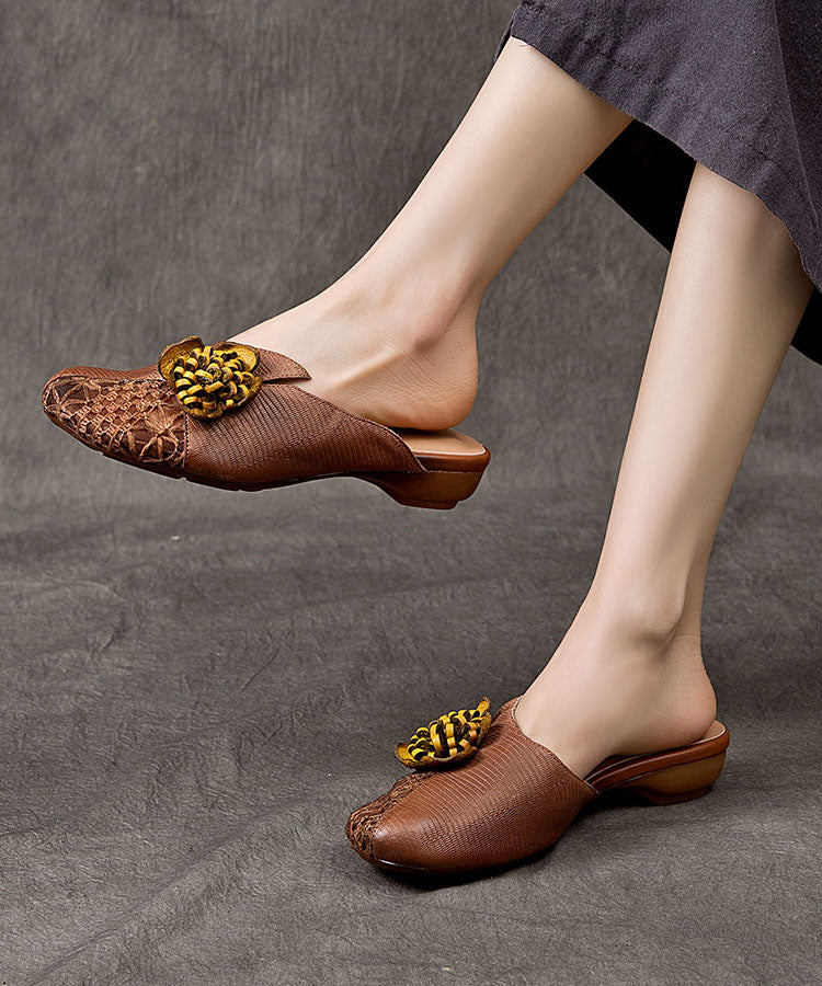 Well Tailored Sandals with a Graceful Silhouette