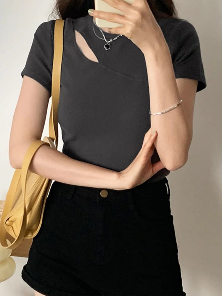 Effortlessly Elegant T-Shirt with a Timeless Design