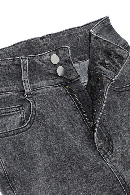 Effortlessly Elegant Pants with a Timeless Design