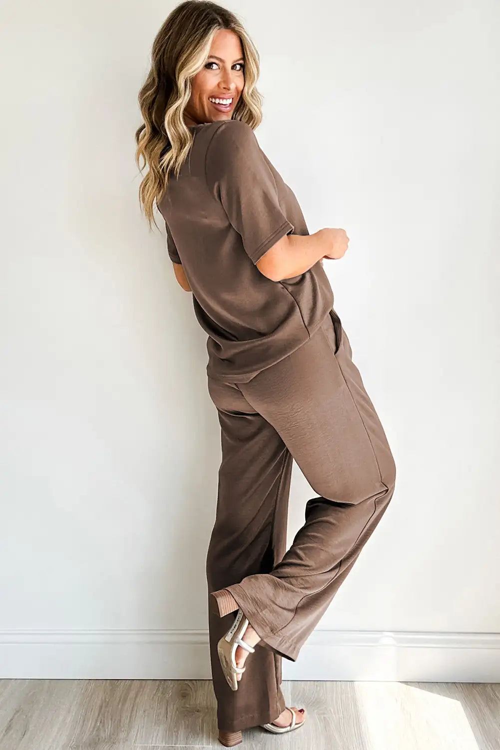 Well Tailored Pants with a Graceful Silhouette