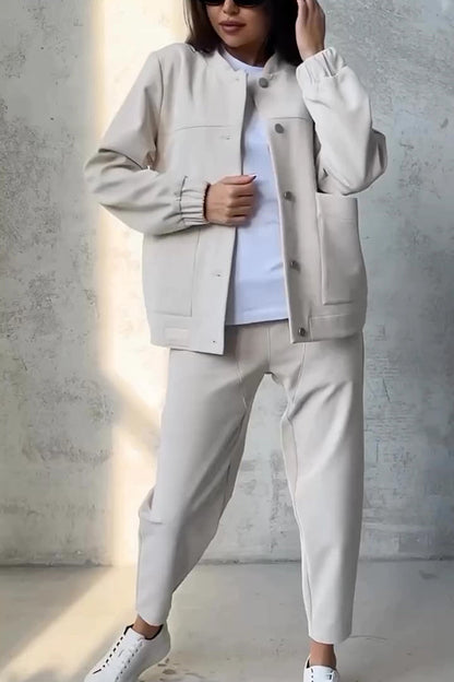 Well Tailored Pants with a Graceful Silhouette
