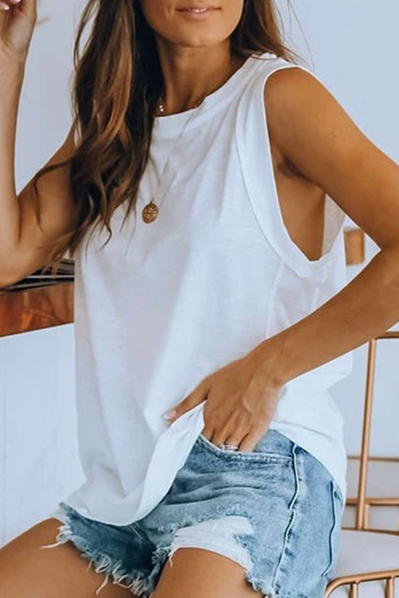 Effortlessly Elegant T-Shirt with a Timeless Design