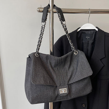 Classic Vintage Bag with a Flattering Fit