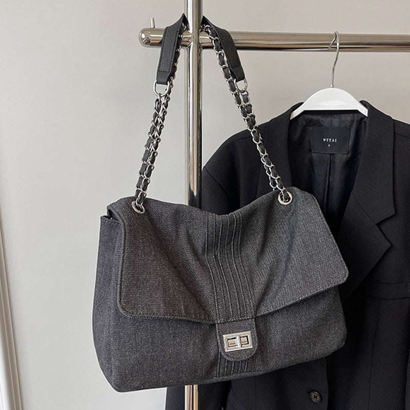 Classic Vintage Bag with a Flattering Fit