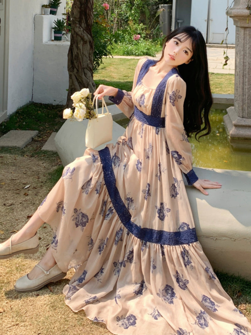 Classic Vintage Dress with a Flattering Fit