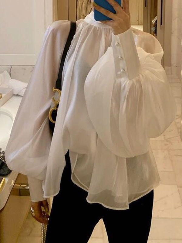 Well Tailored Blouse with a Graceful Silhouette
