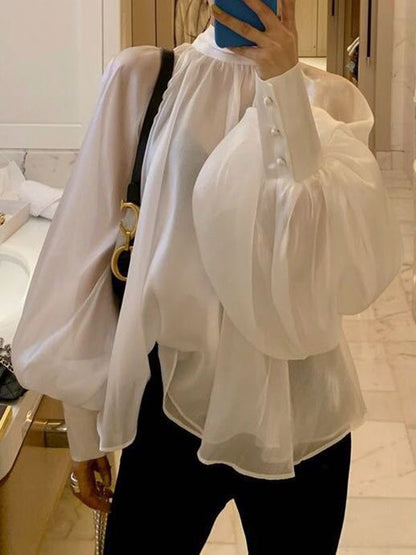 Well Tailored Blouse with a Graceful Silhouette