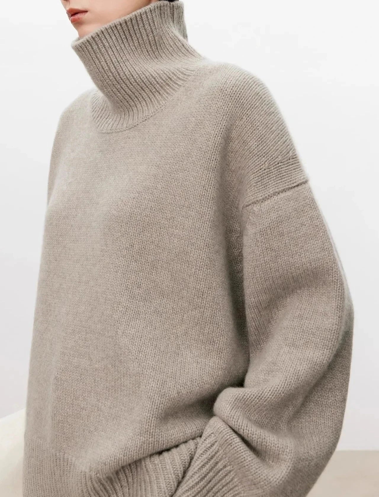 Effortlessly Elegant Sweater with a Timeless Design