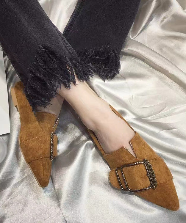 Effortlessly Elegant Shoes with a Timeless Design