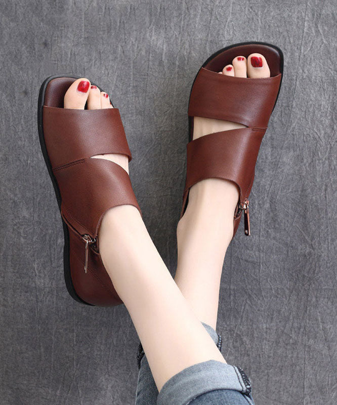 Effortlessly Elegant Sandals with a Timeless Design