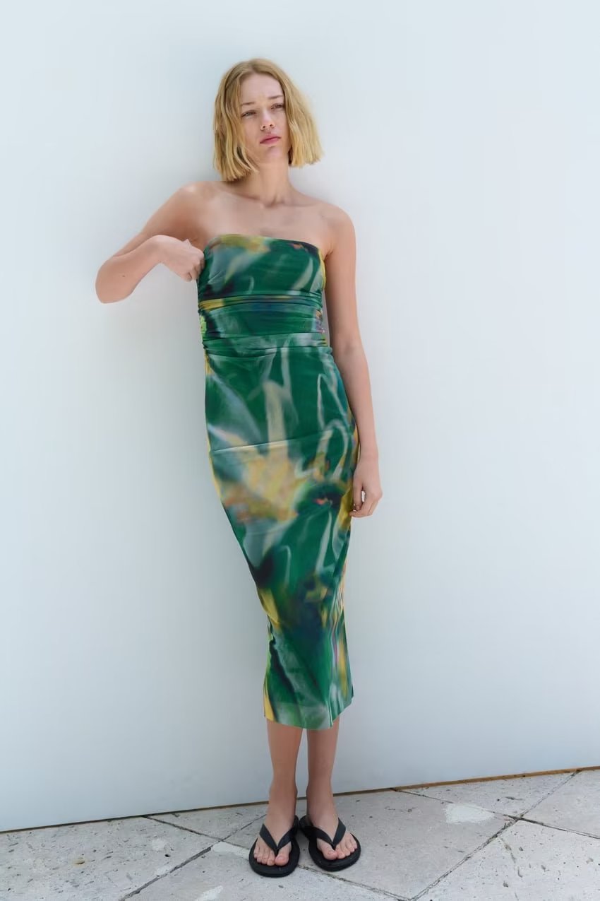 Beautifully Finished Dress in a Timeless Design