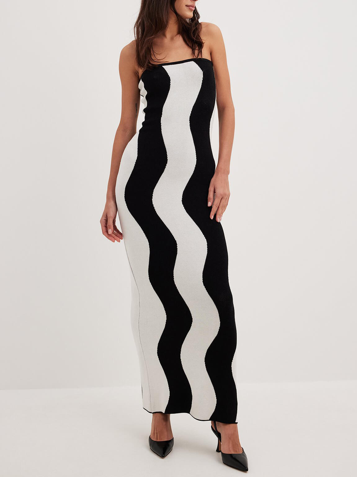 Gracefully Styled Dress for Any Occasion