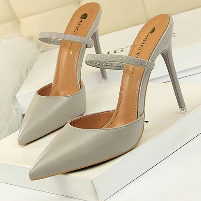 Effortlessly Elegant Heels with a Timeless Design