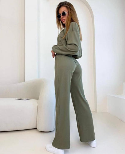Effortlessly Elegant Trousers with a Timeless Design
