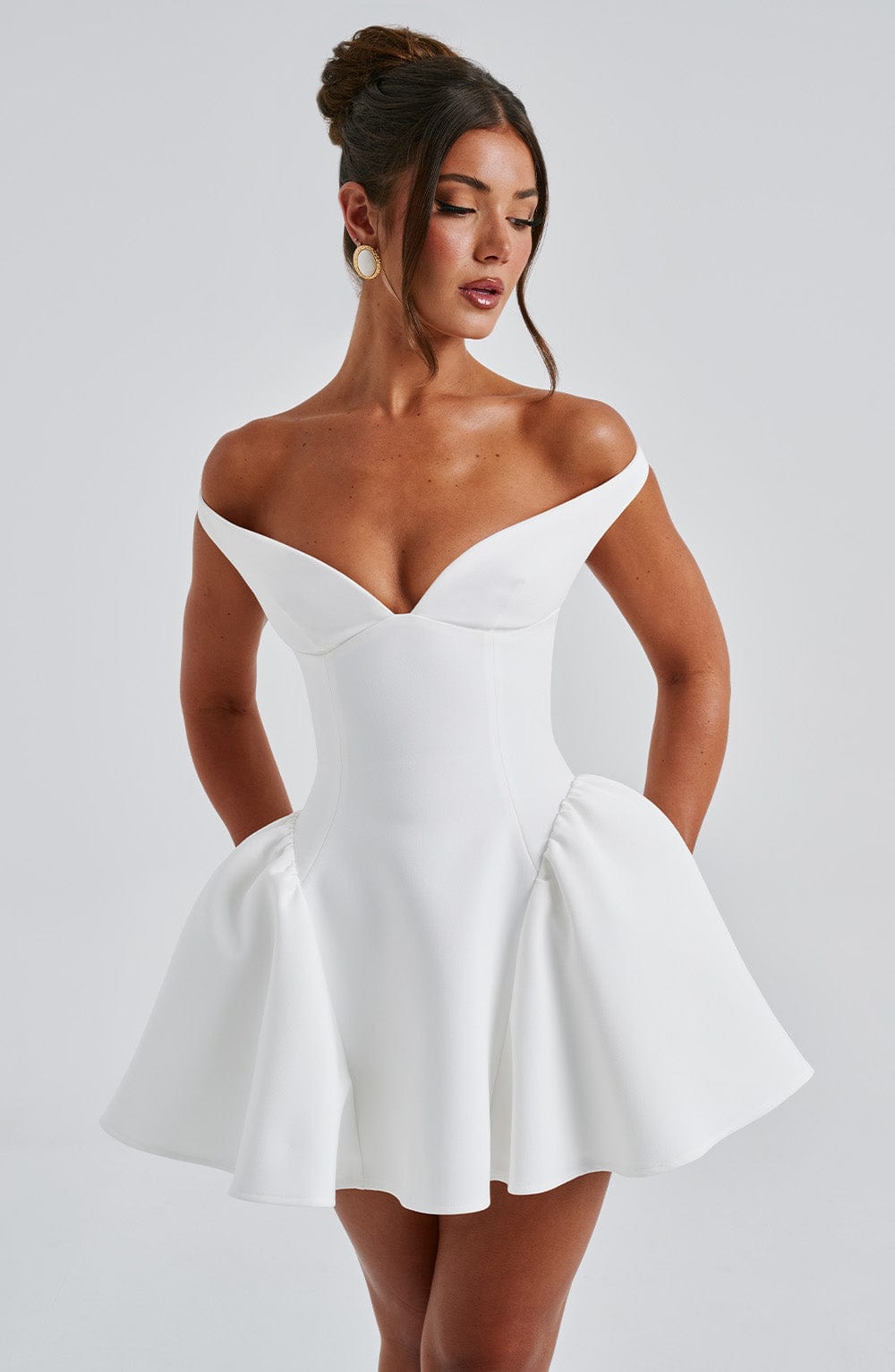 Well Tailored Dress with a Graceful Silhouette